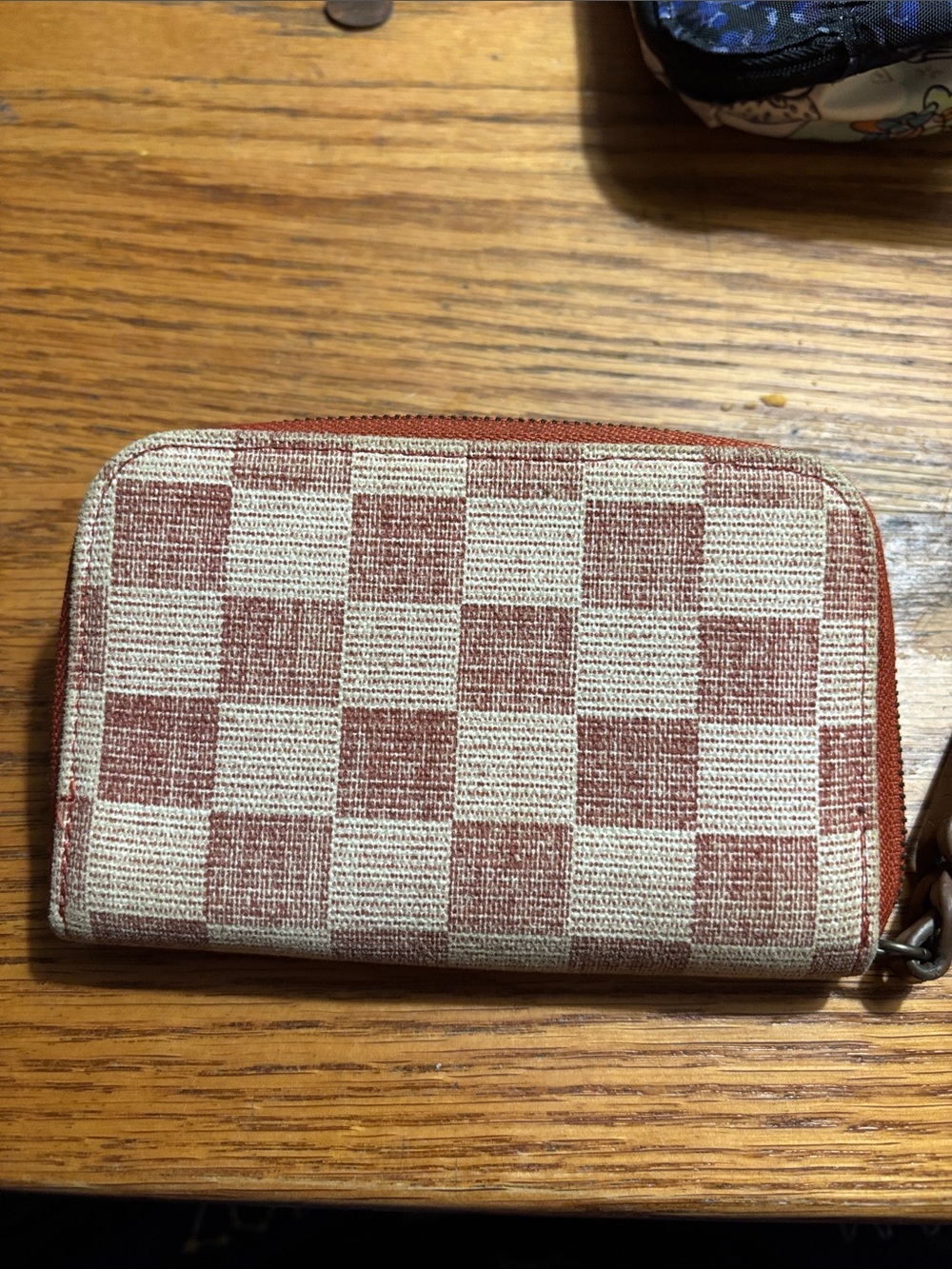 Universal thread Zip Wallet in Cream and Rust